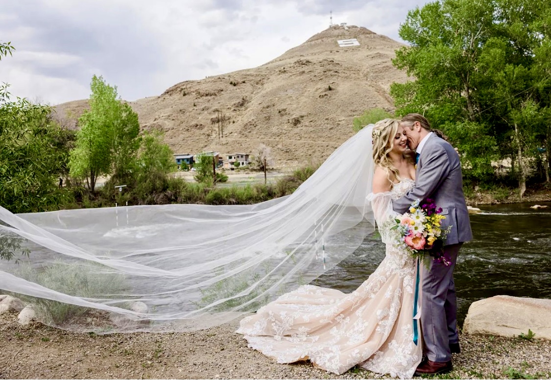 LACE ETHEREAL IVORY WEDDING DRESS