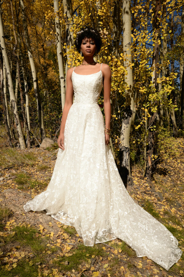 Timeless Lace A-Line Wedding Dress with Scoop Neckline