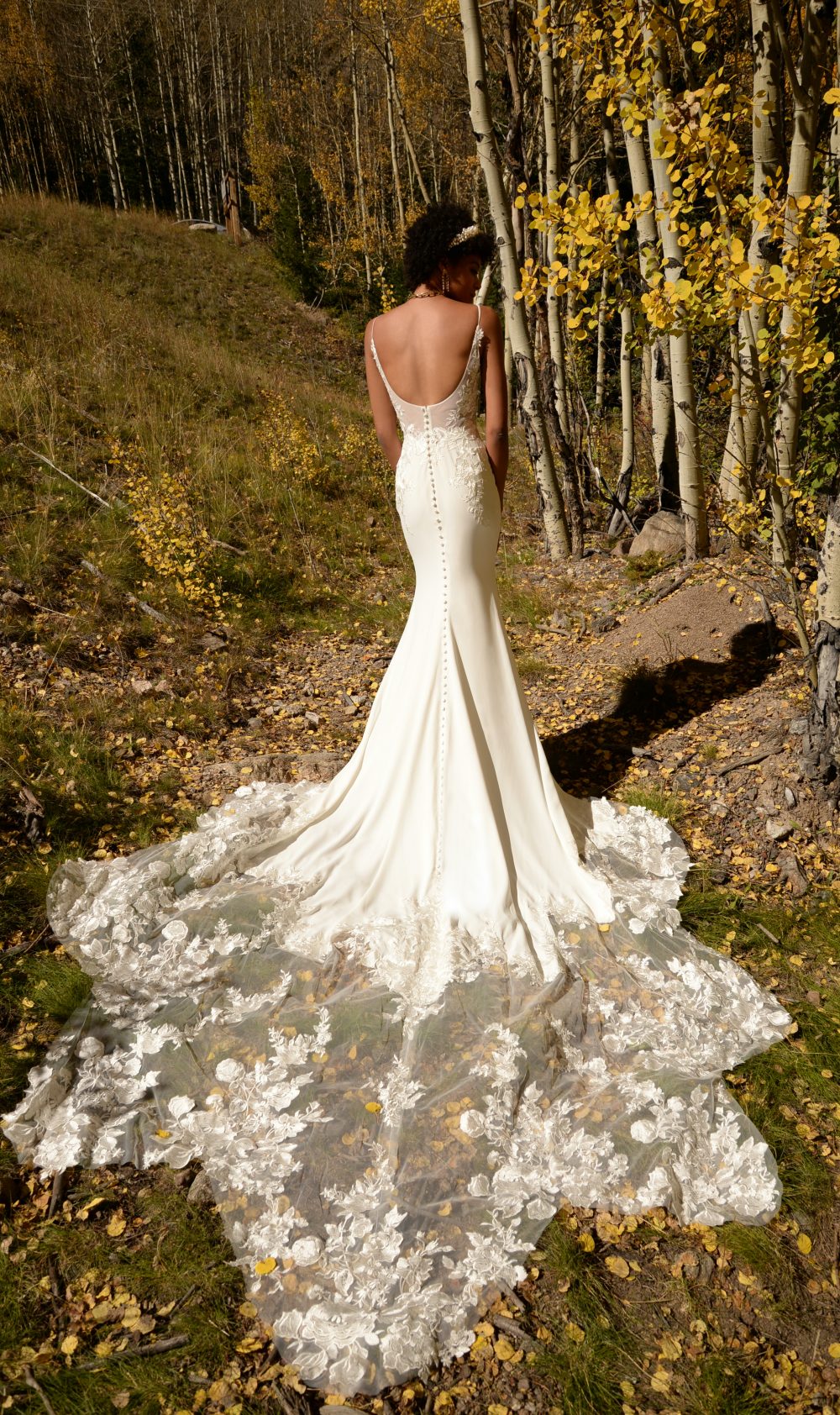 Crepe Lace Appliqué Fit-and-Flare Wedding Dress with Illusion Train - Imagen 2