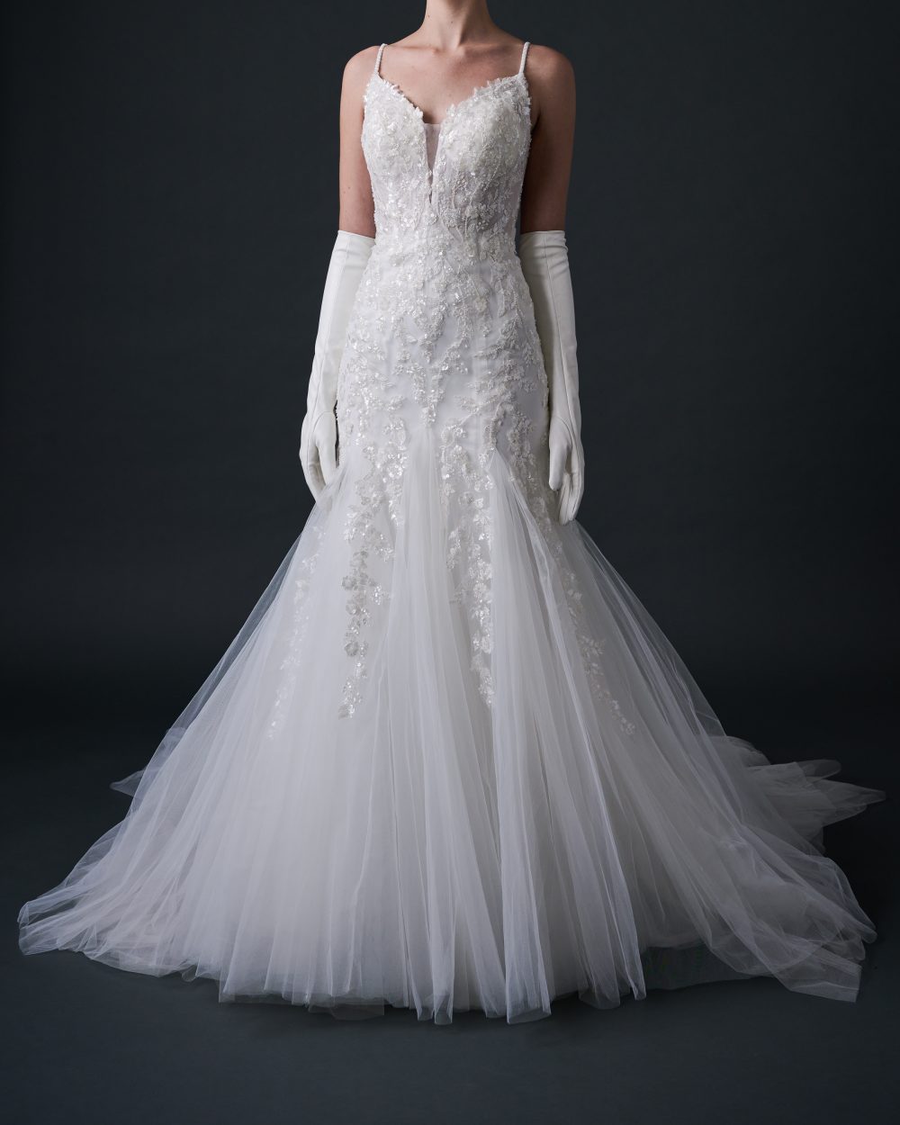 Beaded Mermaid Wedding Dress With Spaghetti Straps And V Neckline - Imagen 2