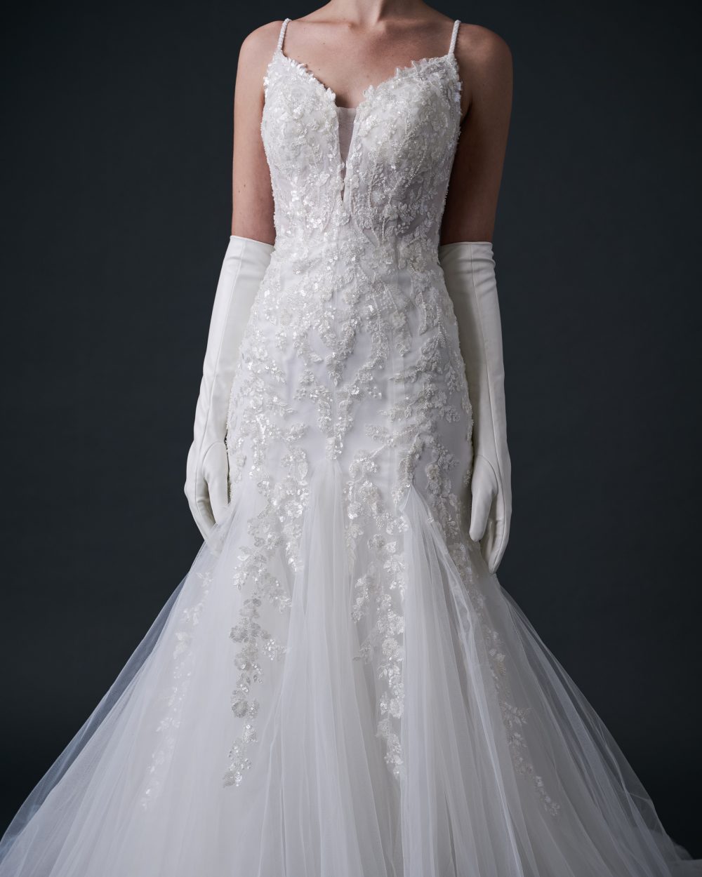 Beaded Mermaid Wedding Dress With Spaghetti Straps And V Neckline - Imagen 3