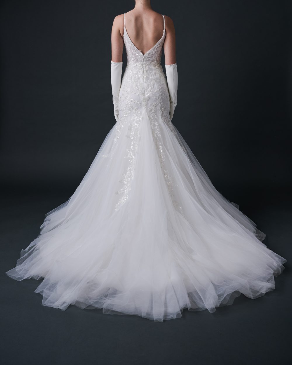 Beaded Mermaid Wedding Dress With Spaghetti Straps And V Neckline - Imagen 4