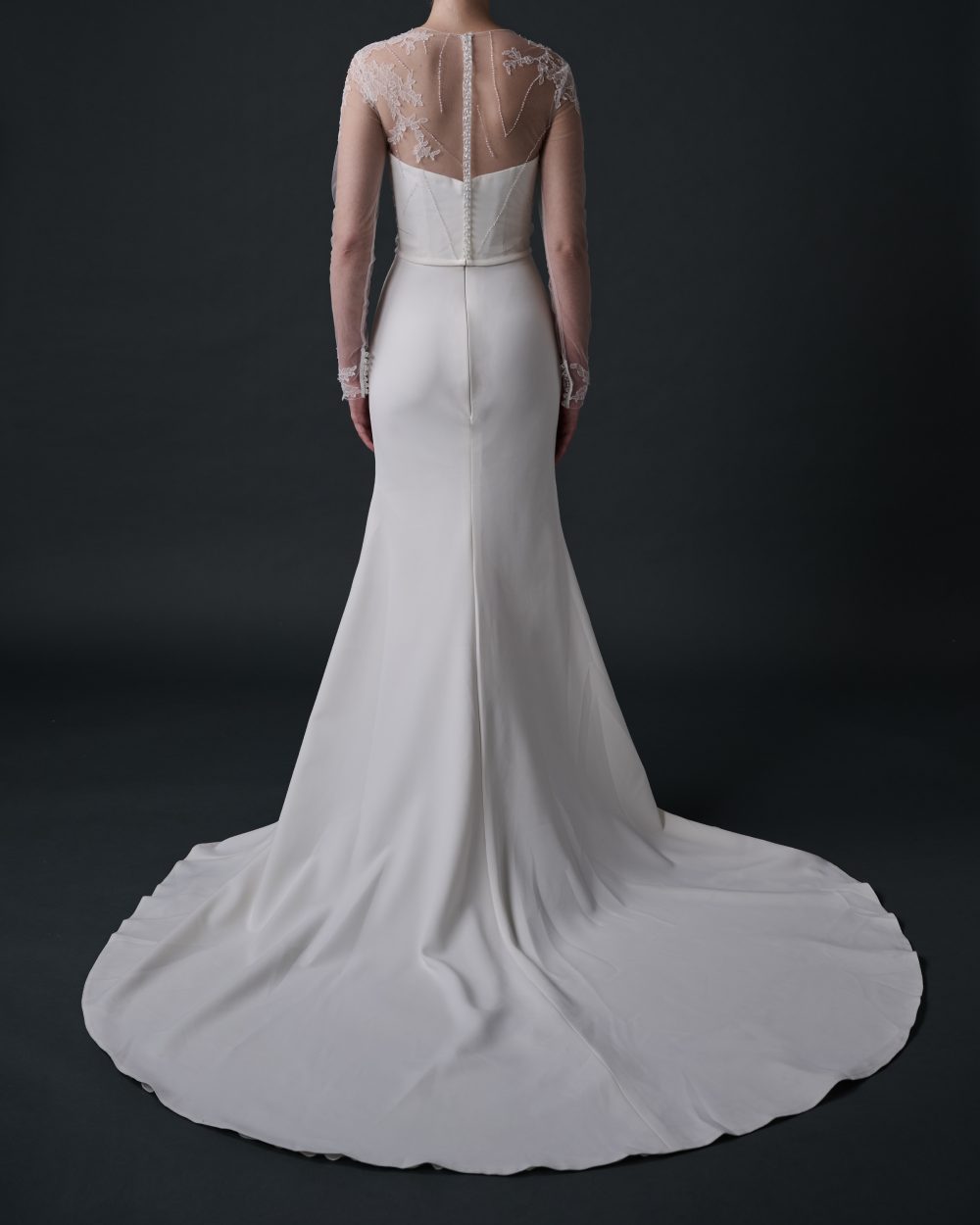 OLIVIA Fitted & Flared Crepe Wedding dress with Sweet Heart Cleavage - Imagen 2