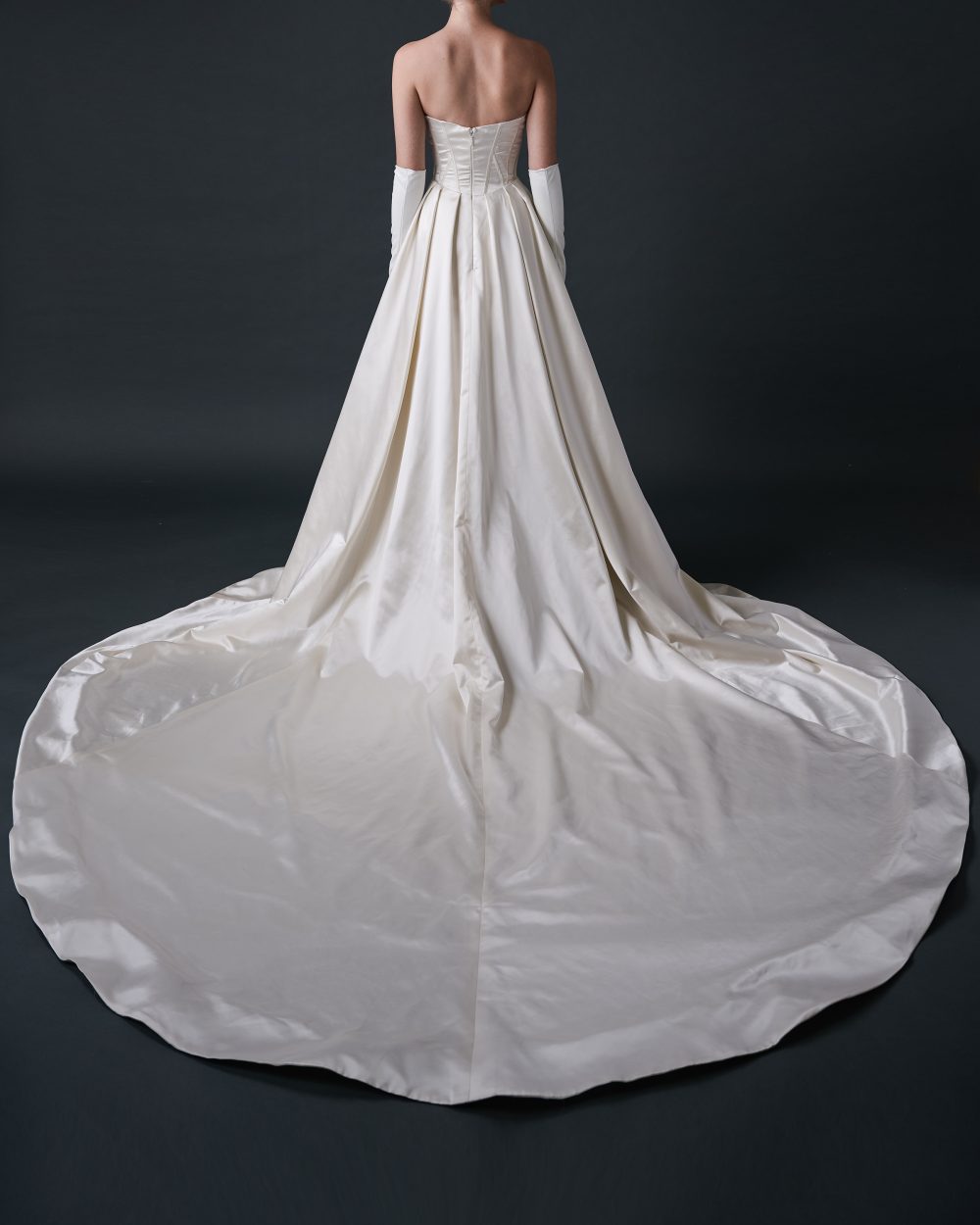 MARLENE Silky Elegant & Timeless Wedding Gown - Imagen 5